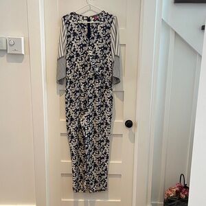 Vince Camuto Navy and white Floral Long Sleeve romper